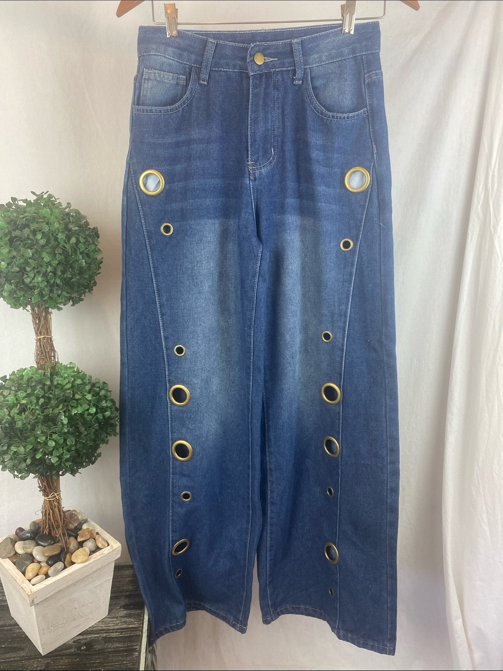 Barrel Wide Hem Rivet Trim High Rise Blue Jeans S